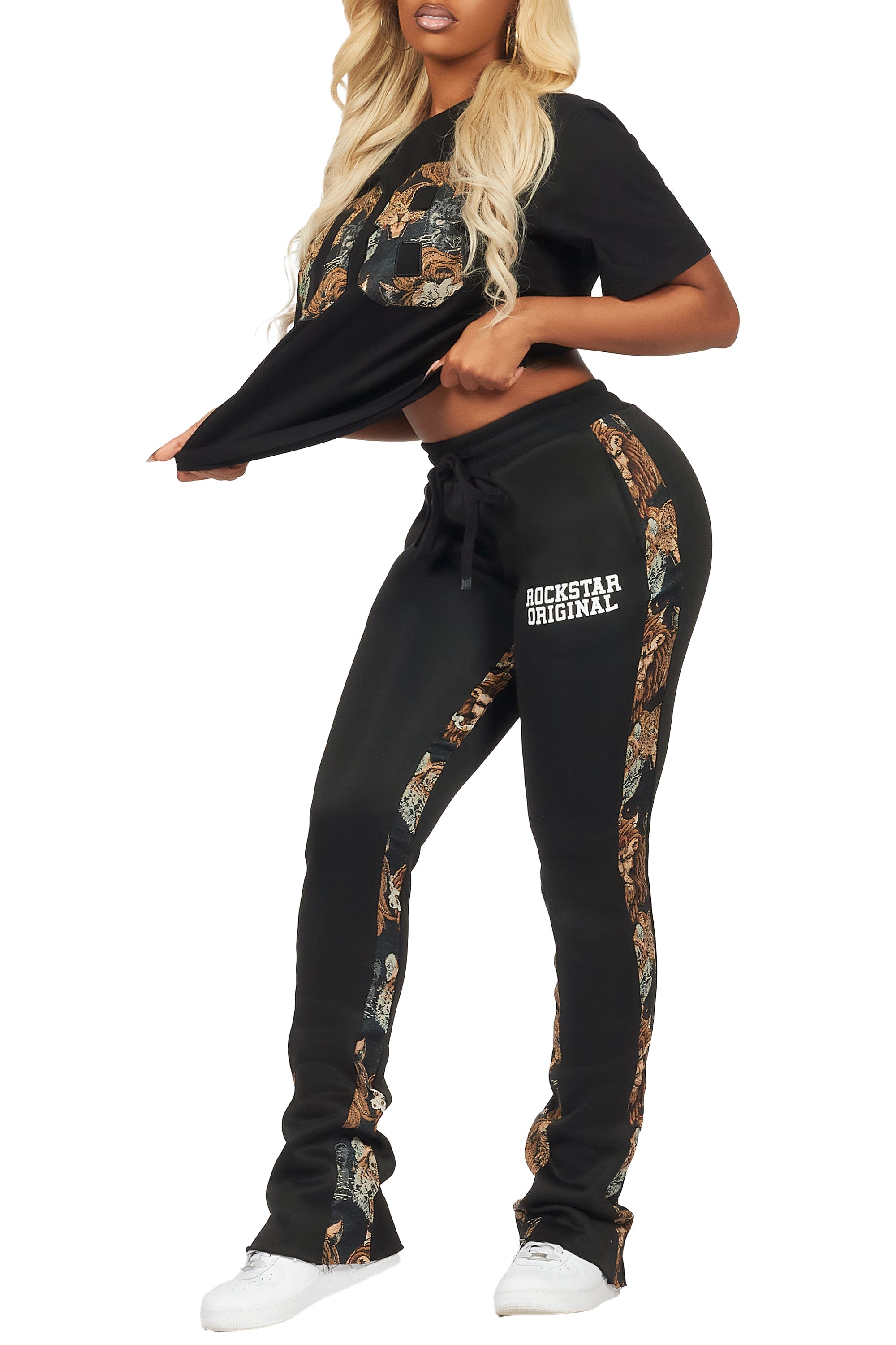 Linnea Black T-Shirt Tapestry Trackset